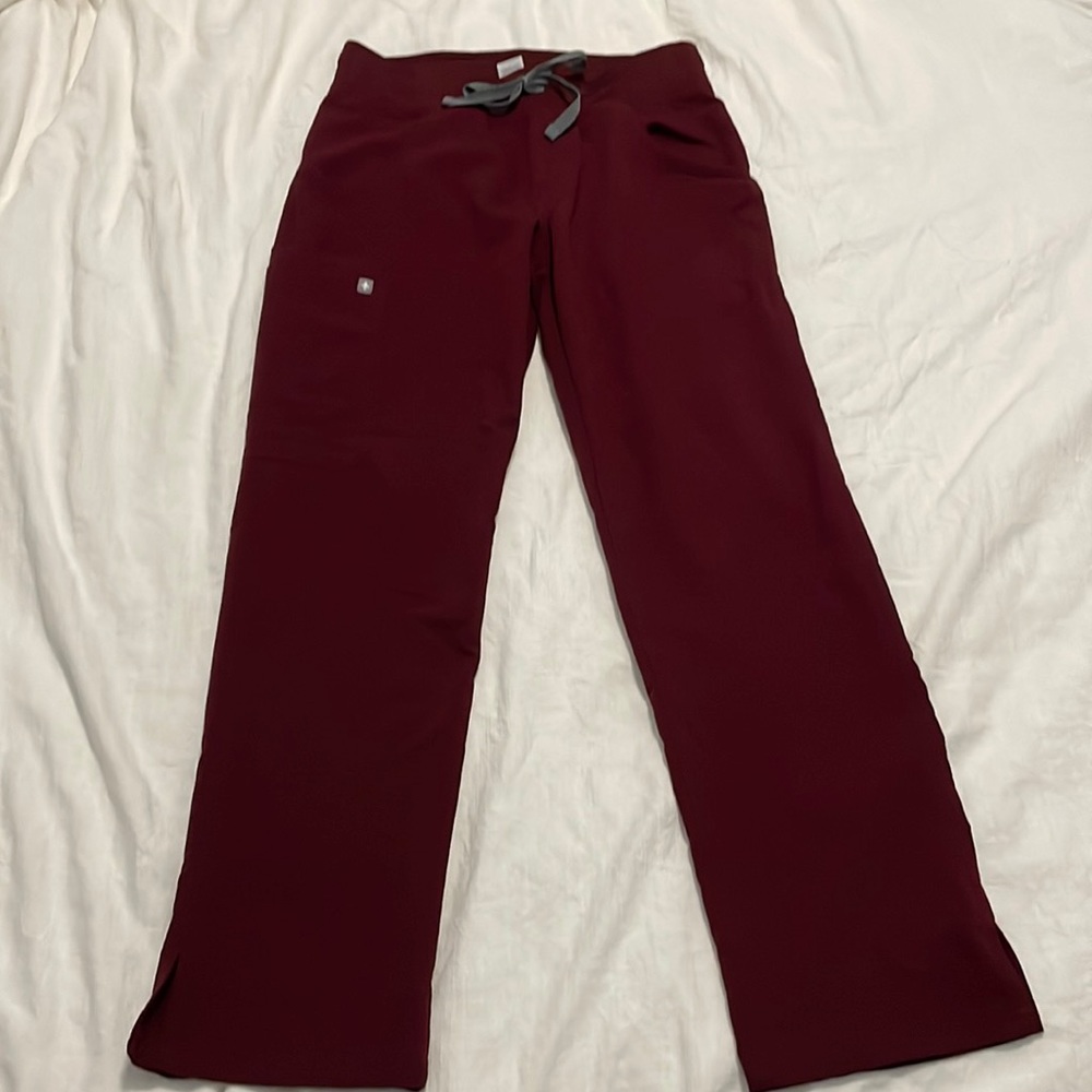 FIGS Kade Cargo pants in Burgundy XS petite